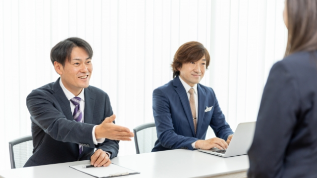 面接時のアイスブレイクとは？どんなネタを話す？効果やポイントも解説